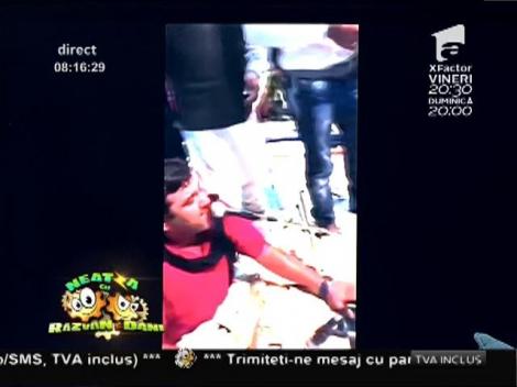 Smiley News: L-au îngropat în bani. Maneliştii din România ar fi invidioşi pe cântăreţul ăsta