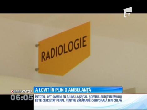 O ambulanţă ce ducea un copil la spital a fost oprită violent de un şofer care s-a grăbit să facă o depăşire, pe un drum din Suceava