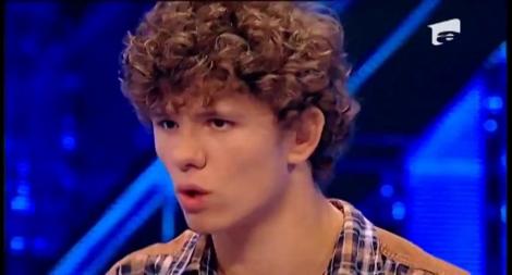 O dramă a născut o voce impresionantă. Simion, băiatul cu chip de poveste, „a înghețat” publicul cu o piesă neobișnuită!