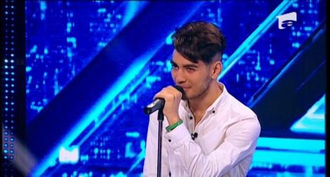 „Caze” e un caz mai aparte... Vrea să-și schimbe numele și și-a adus prietena pentru a-l asculta cum îi cântă fostei iubite!