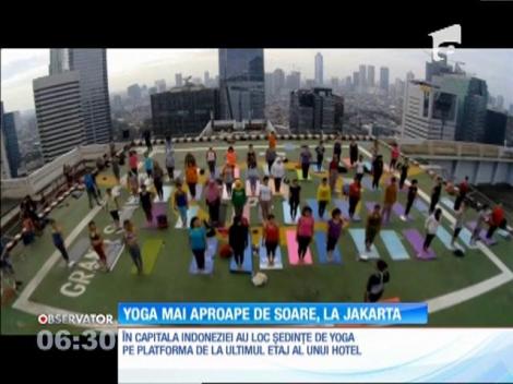 Yoga mai aproape de soare, a Jakarta