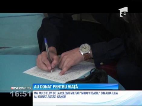 Mai mulţi elevi de la Colegiu Militar "Mihai Viteazul" din Alba Iulia au donat sânge