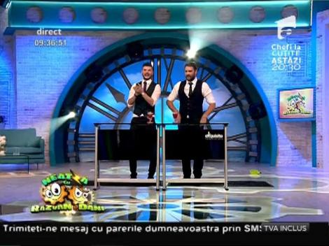 Luca Valentin și Vlad Ivanov, spectacol cu sticle în sincron!