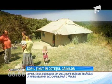 Copil ținut în cotețul găinilor!