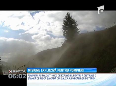 Stâncă spulberată de pompierii suceveni. S-a folosit zece kilograme de explozibil