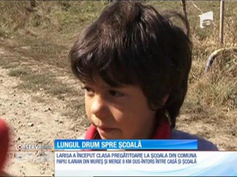 Zece kilometri pe zi, până la școală