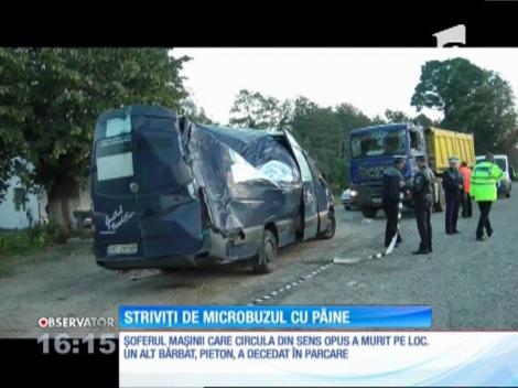 Au murit striviţi de un microbuz plină cu pâine