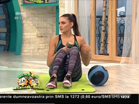 Exerciții pentru începători, care te ajută să obții o siluetă de vis, chiar la tine acasă! Învață de la fetele sexy: Flavia, Amalia şi Miruna!