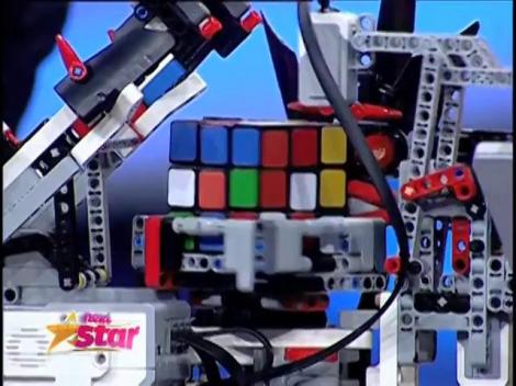 Vlad Coneschi, copilul minune al roboticii. 70 de medalii de aur, invenţii de top, maşinării împotriva infractorilor şi teroriştilor. La doar 13 ani, i-a dat gata pe juraţi