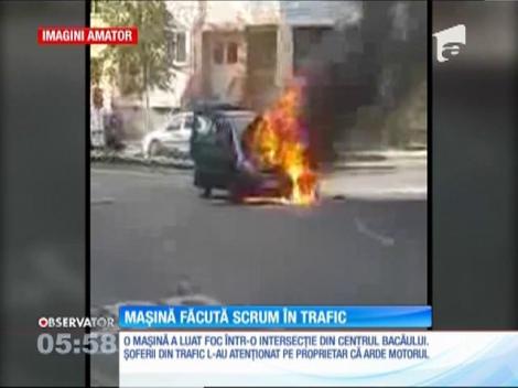Mașină făcută scrum în trafic