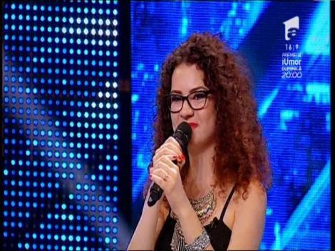 Cu patru de "DA", Elena Mălina Paraschiv se califică în următoarea etapă X Factor!