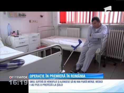 Operaţie realizată în premieră în România! Unui ieşean care suferea de hemofilie i s-a pus o proteză la şold
