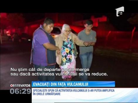 Sute de oameni, evacuaţi din estul Mexicului, după ce erupţia vulcanului Colima s-a înrăutăţit