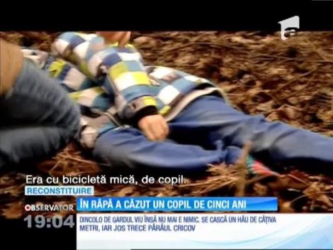 Un copil a căzut trei metri în gol, lângă un loc de joacă din Moreni, Dâmboviţa