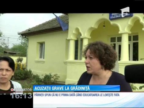 Acuzaţii grave într-o grădiniţă doljeană. O educatoare ar fi lovit o fetiţă de 4 ani doar pentru că cea mică nu a ştiut să deseneze un copac