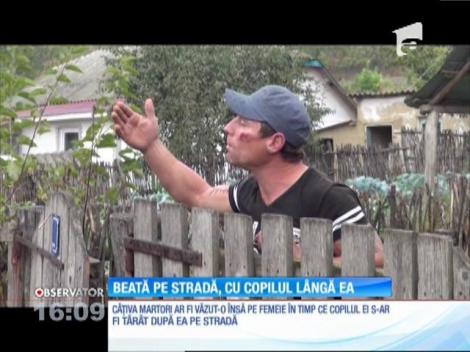 Caz revoltător în Iași. O femeie de 34 de ani, mamă a șapte copii, a fost surpinsă în stare avansată de ebrietate, pe stradă, iar mezinul familiei s-a târât după ea