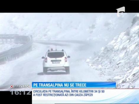 În mijlocul toamnei, la munte a venit iarna