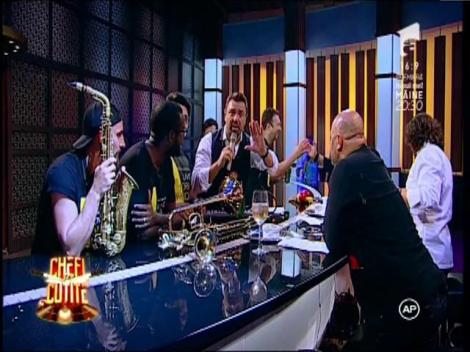 Horia Brenciu c&acirc;ntă imnul compus de chef Sorin Bontea