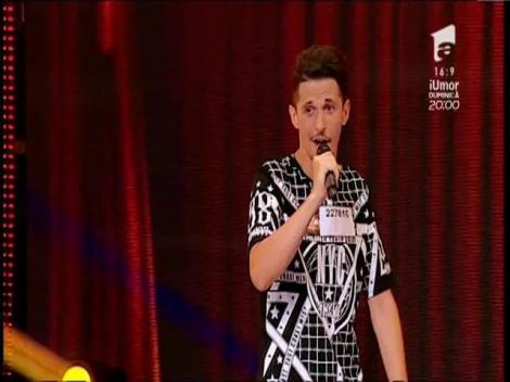 Ce faci când jandarmii nu te lasă să cânți? Vii direct la X Factor și încerci să le urmezi sfatul!