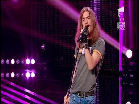 Prince - ”Purple Rain”. Vezi aici cum cântă Theodor Rusu la X Factor!