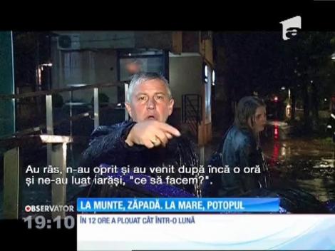 Un microbuz cu turişti străini a rămas blocat pe Transalpina din cauza viscolului