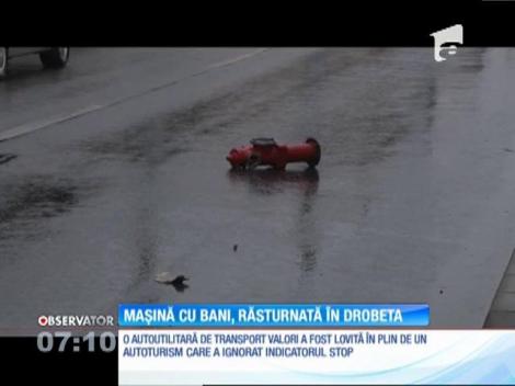 O autilitară de transport valori s-a răsturnat după ce a fost lovită în plin, într-o intersecţie din Drobeta Turnu Severin