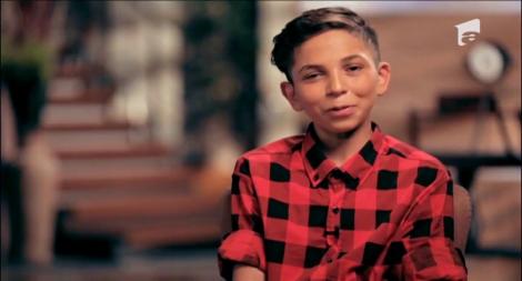 Hagi a driblat cu cărțile de joc și a făcut show de zile mari la „iUmor”! Puștiul e senzație!