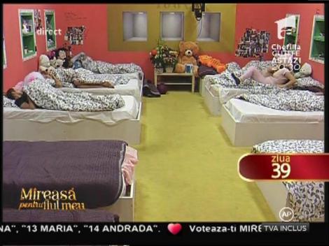 Concurenţii de la "Mireasă pentru fiul meu" au aflat decizia comisiei după încălcarea mai multor reguli: o săptămână fără cadouri de la susţinători