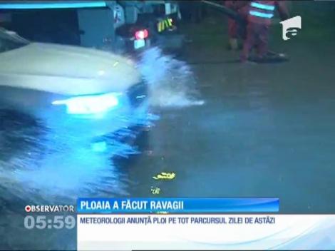 Bucureştiul s-a transformat într-o mică Veneţie: Străzi inundate şi zeci de canale refulate