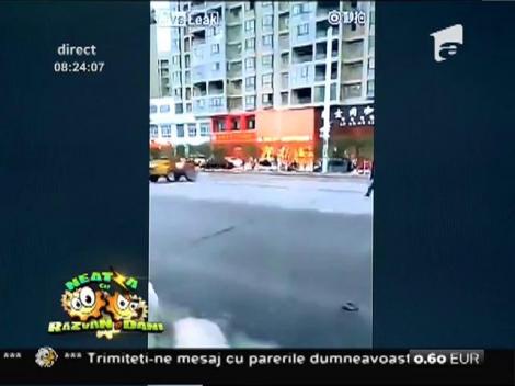 Smiley News: Dorel din China şi-a pierdut escavatorul