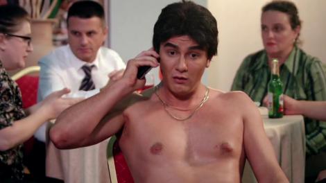 Tibi merge cu iubita la un restaurant spaniol