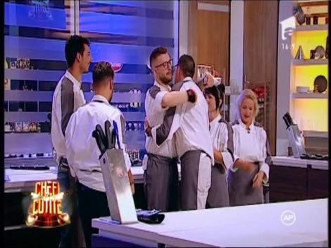 Una caldă, alta rece pentru chef Scărlătescu! Primul concurent care părăsește concursul este din echipa neagră