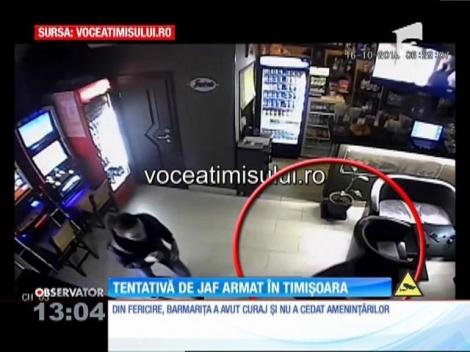 S-au scurs clipe de groază pentru două angajate ale unui club din Timişoara. Un individ cu cagulă a intrat peste ele şi le-a ameninţat cu un pistol. Individul a cerut încasările