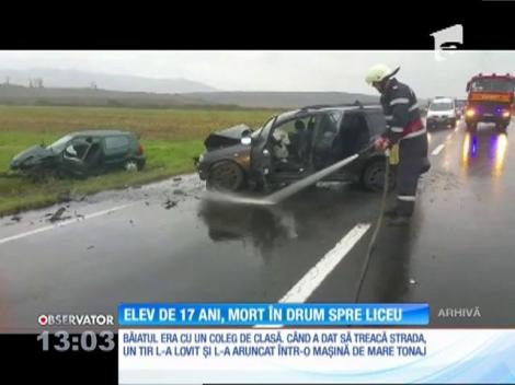 Un elev de 17 ani din Ialomiţa a murit în această dimineaţă, în drum spre şcoală. Încerca să treacă strada când un TIR l-a lovit în plin