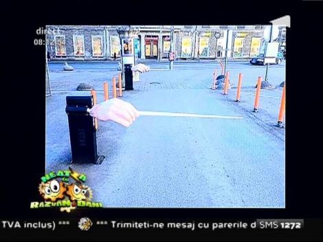 Smiley News: Cum arată intrarea în parcare la Opera Naţională din Estonia