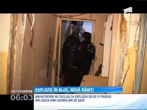 O explozie a cutremurat un bloc din Bistriţa, puţin după miezul nopţii! Medicii au intervenit pentru nouă locatari răniţi, printre care un tânăr cu arsuri pe aproape întreg corpul