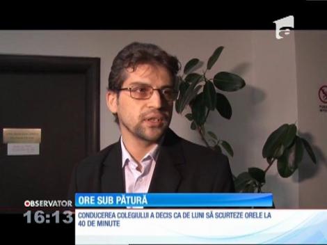 Elevii unui colegiu din Drobeta-Turnu-Severin au ajuns să stea cu păturile pe ei la cursuri.