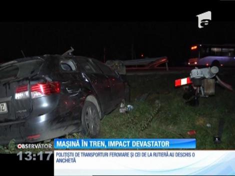 O maşină a lovit cu putere un tren aflat în mers, lângă Timişoara