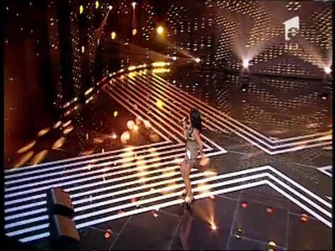 What A Feeling - Irene Cara. Vezi aici cum cântă Mery Ioniţă, la X Factor!