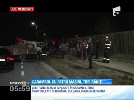 Carambol soldat cu trei răniți și patru maşini distruse
