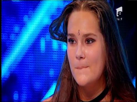 Cu trei de "DA", Alesia Dragoş Bumb se califică &icirc;n următoarea etapă X Factor!