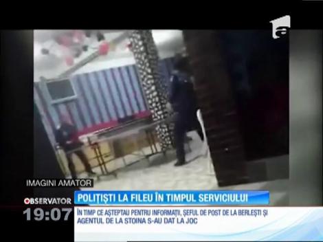 Situaţie cum rar s-a mai văzut, în Gorj. Doi poliţişti sunt anchetaţi după ce au fost filmaţi când jucau tenis de masă, într-un bar, îmbrăcaţi în uniformă