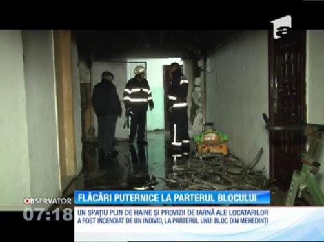 Un incendiu puternic a creat panică într-un bloc din Mehedinţi