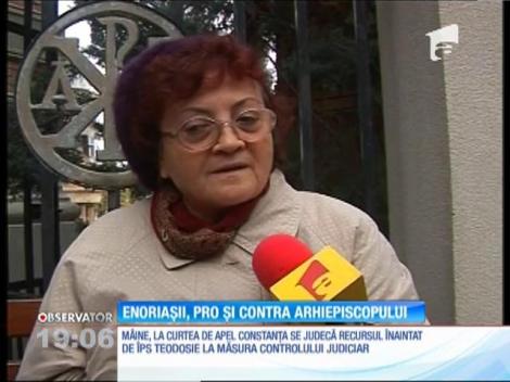 Slujbă cu scandal pentru Teodosie, arhiepiscopul Tomisului, după ce a fost pus sub control judiciar. Enoriaşii s-au împărţit deja în tabere, în faţa bisericii