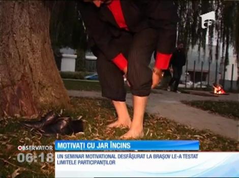Seminar motivaţional inedit la Braşov. Mersul pe un covor de cărbuni încinşi