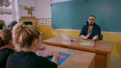 Luceafărul lui Eminescu prezentat pe limba tuturor. "Materia dhă bak pă întzelesu la to(n)ţi" by BacaLaurian