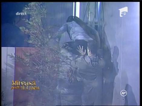 Momentul în care Andrei, Ana-Maria, Adelina şi Iulia au sărit gardul!