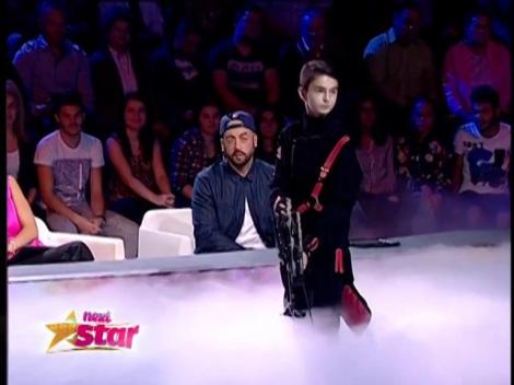 Valentin Speriuşi, demonstraţie de tir cu arcul pe scena de la Next Star!