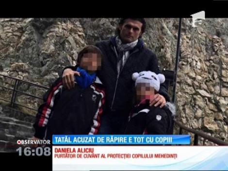 Tatăl acuzat de răpire este tot cu copiii