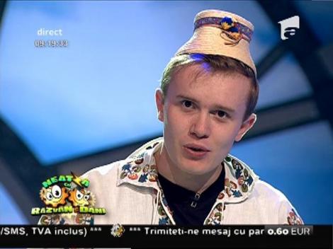 Trăiască Ardealul și clopul! Ionuţ Rusu de la ”iUmor” și rugăciunea de dimineață:  Cel mai share-uit român al momentului a făcut din nou show!